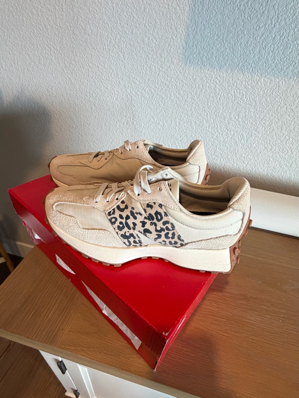 New Balance Exclusive 327 Sneakers
Linen/Sea Salt/Leopard - 9.5 - Picture 8 of 13
